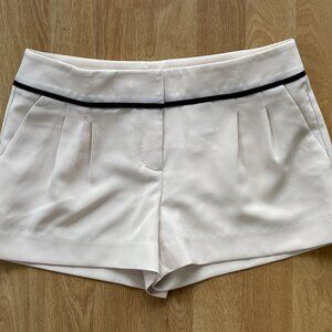 Express cream/ivory dress shorts with front zip, low-rise (Sz 0)